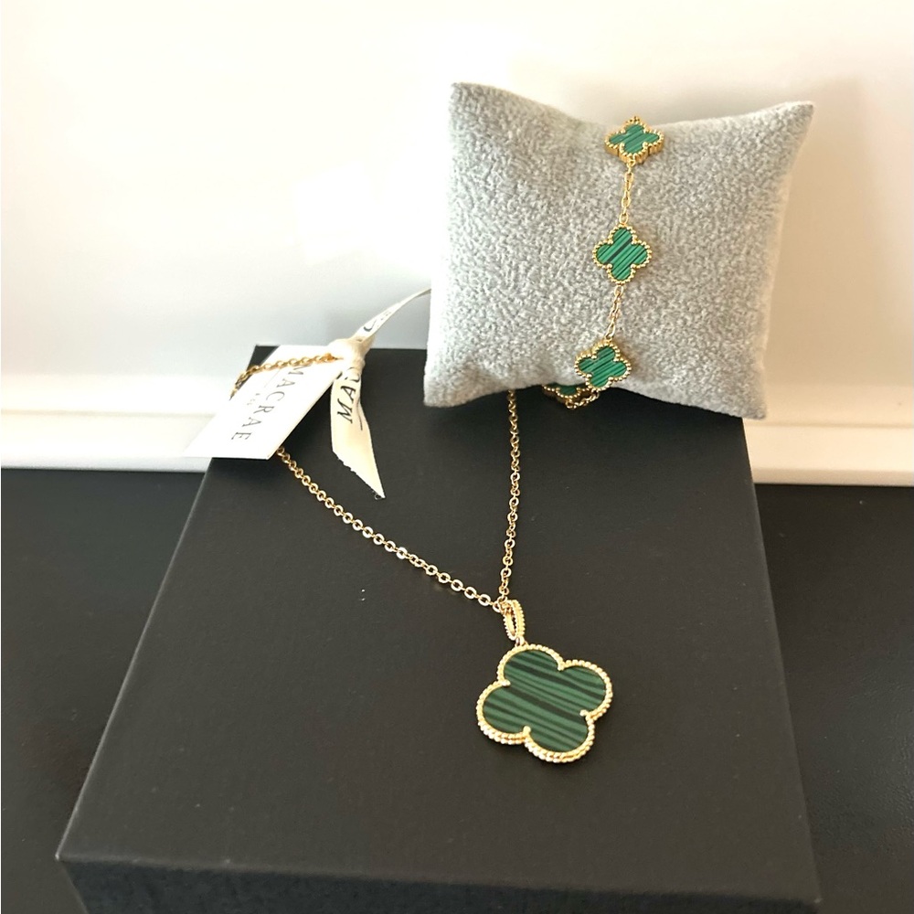Macrae & Co Elegant Gold and Green Jewelry Set